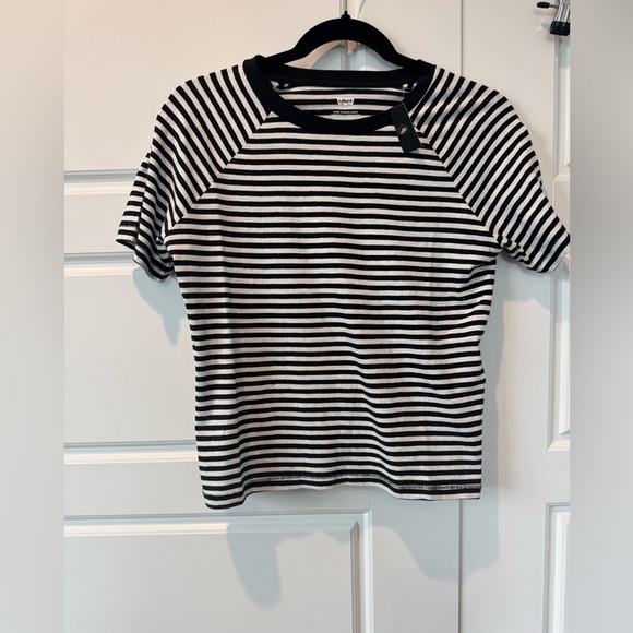NWT Levi’s Black and White Striped Boxy T-Shirt Womens Size X-Small - Picture 1 of 8
